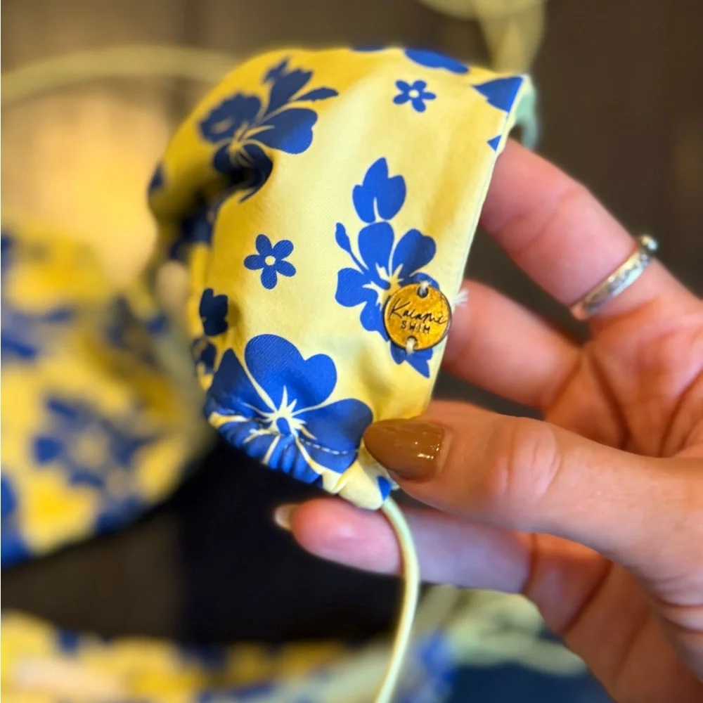 Bikini - Picture 2 of 4